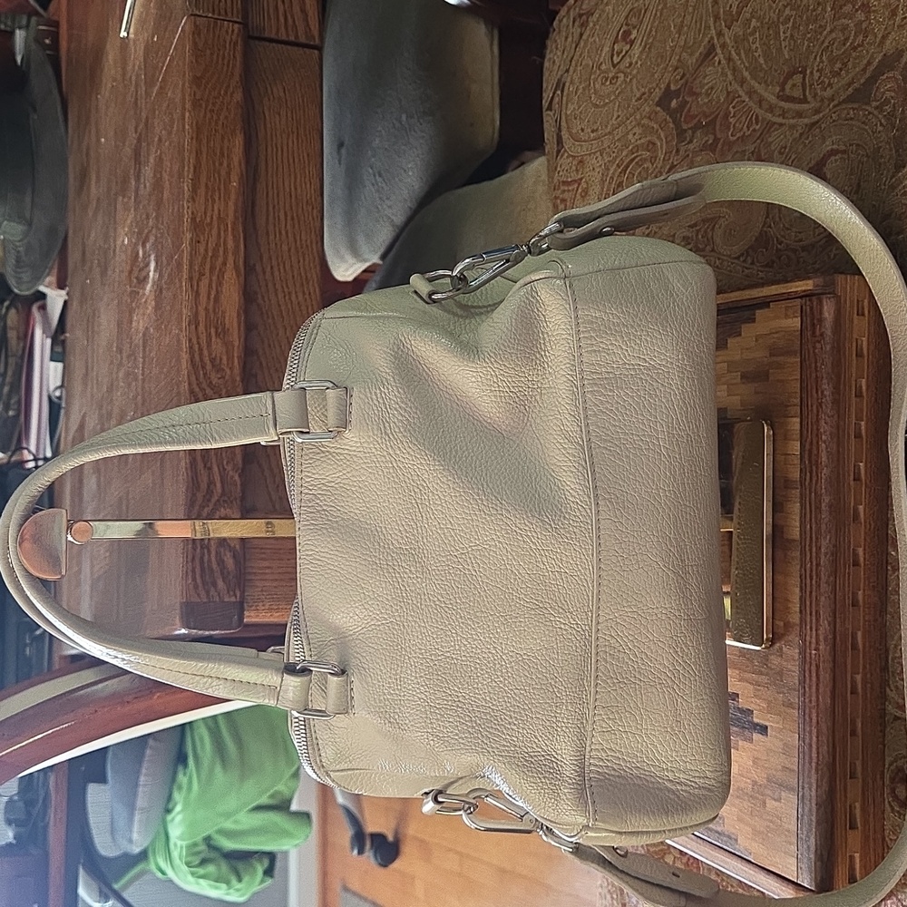 Furla Tan/beige Italian Leather large Shoulderbag Satchel Great Condition. - Picture 8 of 16